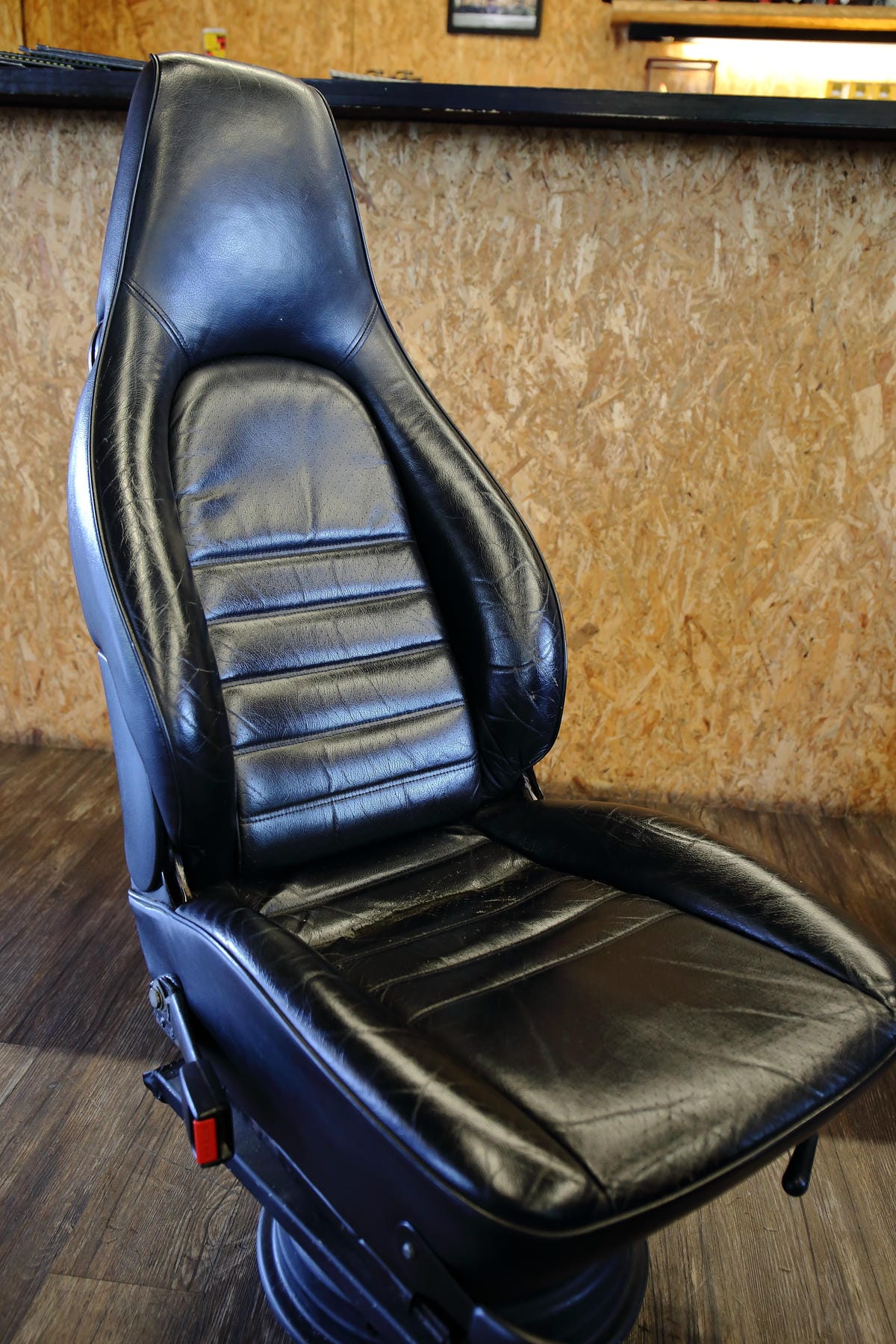 【食。大園】9號倉庫～桃捷沿線美食。保時捷主題餐廳，根本所有男人們的夢想！(已歇業)