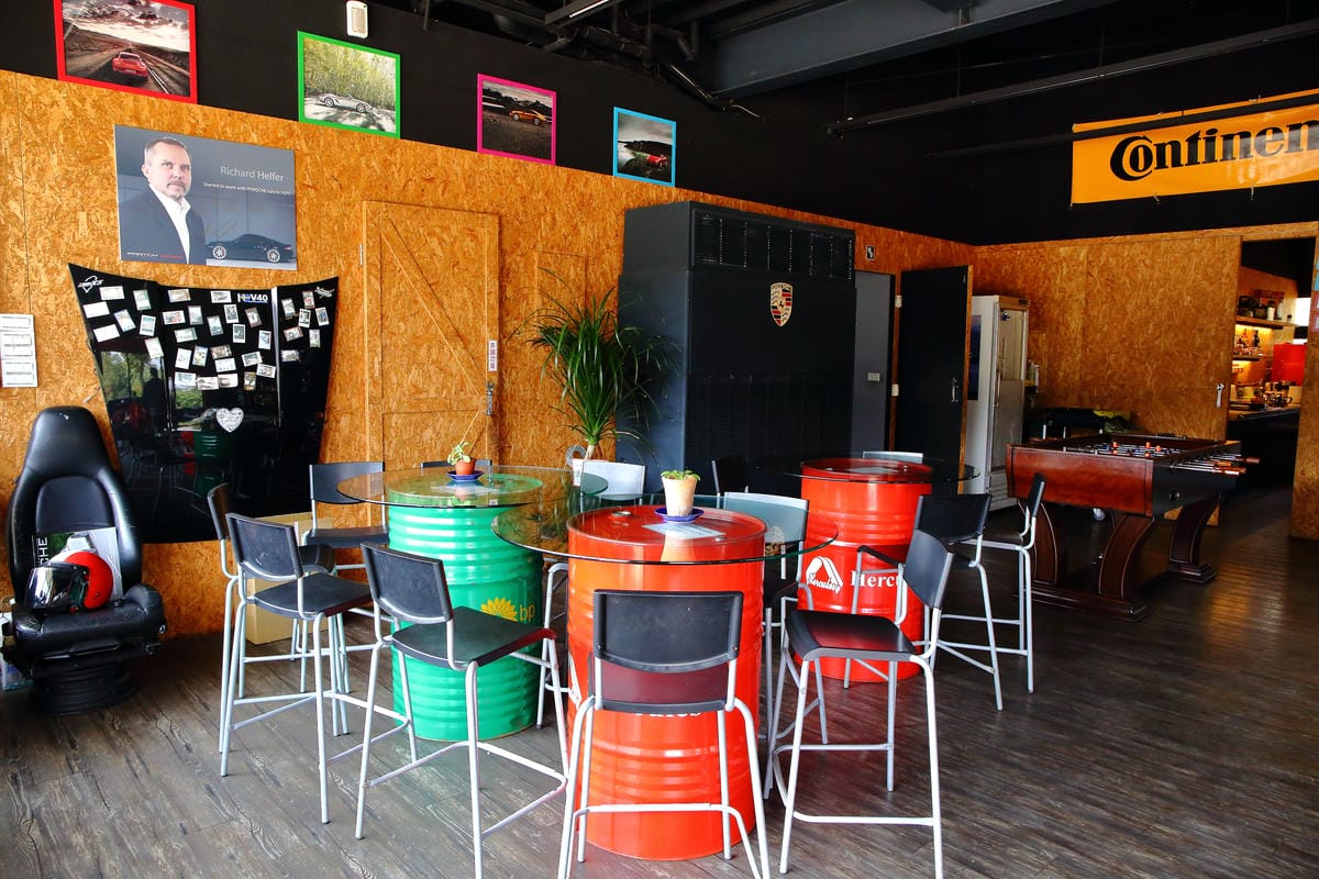 【食。大園】9號倉庫～桃捷沿線美食。保時捷主題餐廳，根本所有男人們的夢想！(已歇業)