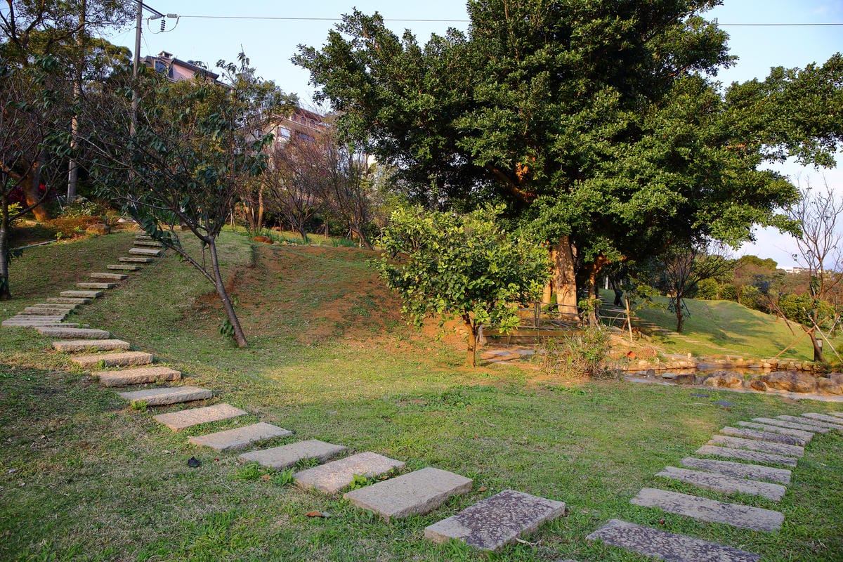 【食宿。淡水】日光行館～淡水景觀餐廳/下午茶、排餐/親子餐廳。讓人置身世外桃源的山林美景！(已歇業)