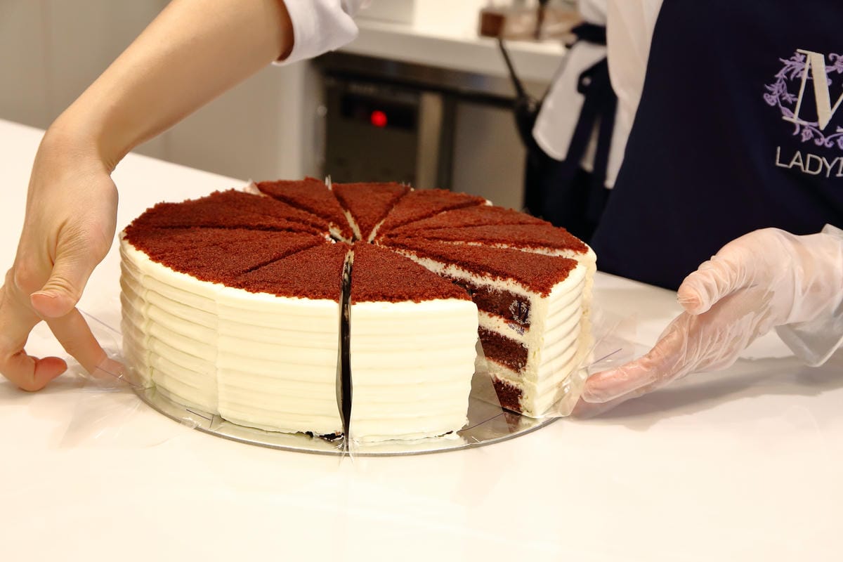 【食。台北】紐約甜點名店LADY M台灣旗艦店新開幕，唯美貴婦風，搶先看！