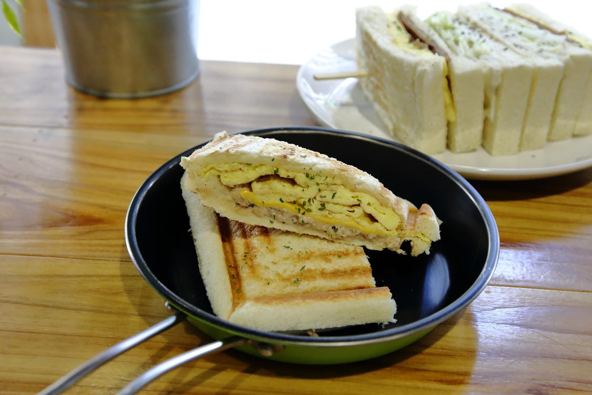 【食。林口】明治好食～A9 林口站。林口超人氣早午餐，手作肉排/創意吐司，想吃？請耐心排隊！