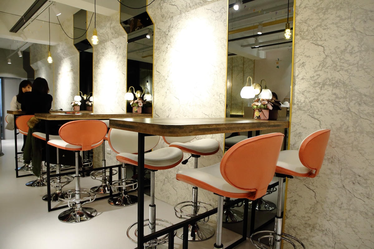 【食。台北】光扉5號烏雲特色甜點店。Ig打卡新熱點,療癒系手作人氣甜點。窗內一片烏雲快要下雨了…?