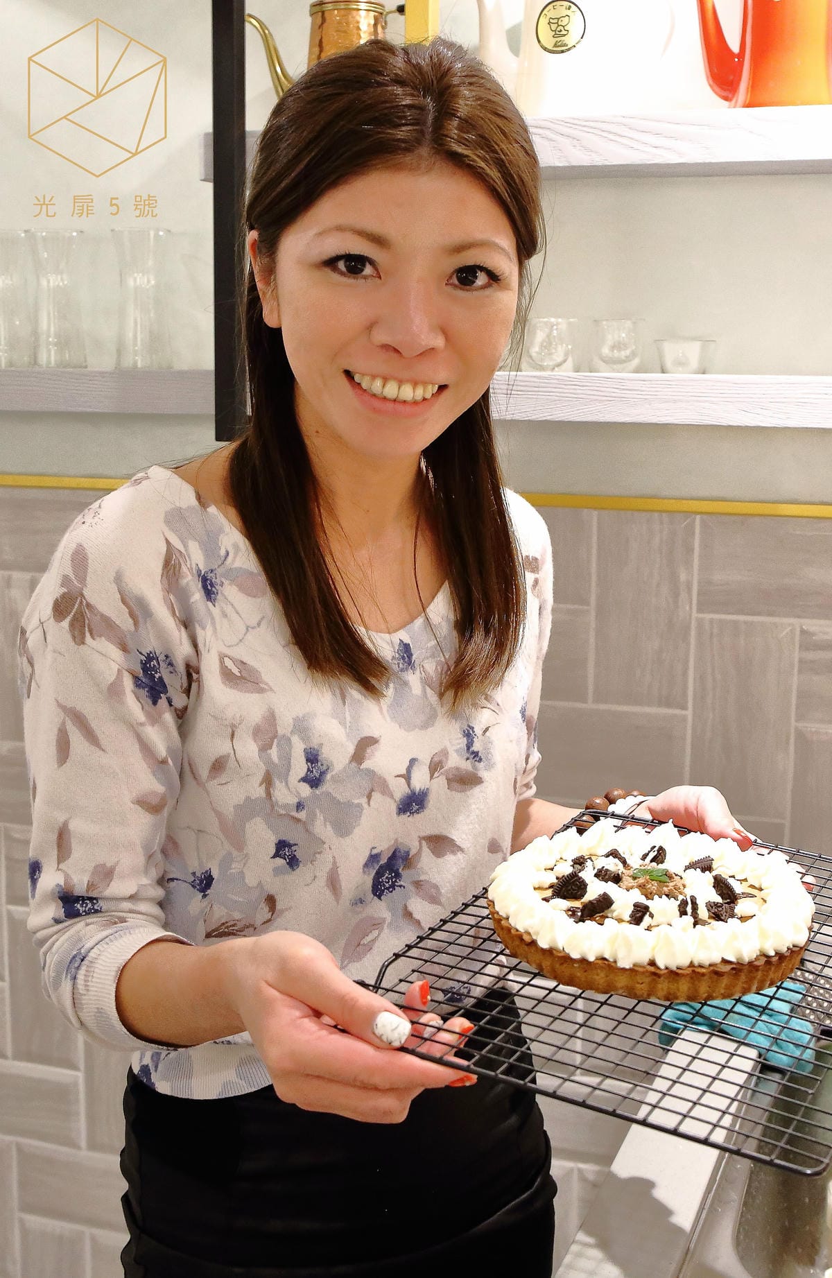 【食。台北】光扉5號～烏雲特色甜點店。Ig打卡新熱點，療癒系手作人氣甜點。窗內一片烏雲快要下雨了…？