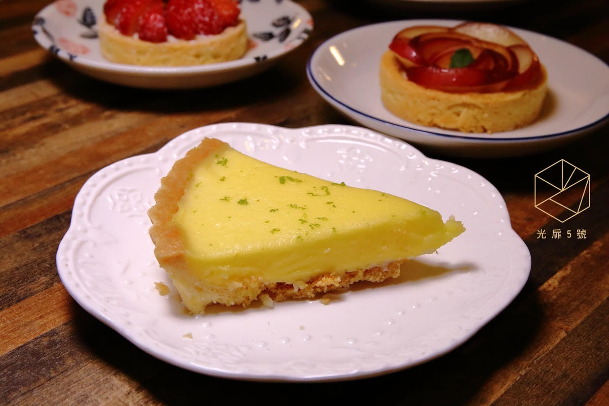 【食。台北】光扉5號烏雲特色甜點店。Ig打卡新熱點,療癒系手作人氣甜點。窗內一片烏雲快要下雨了…?