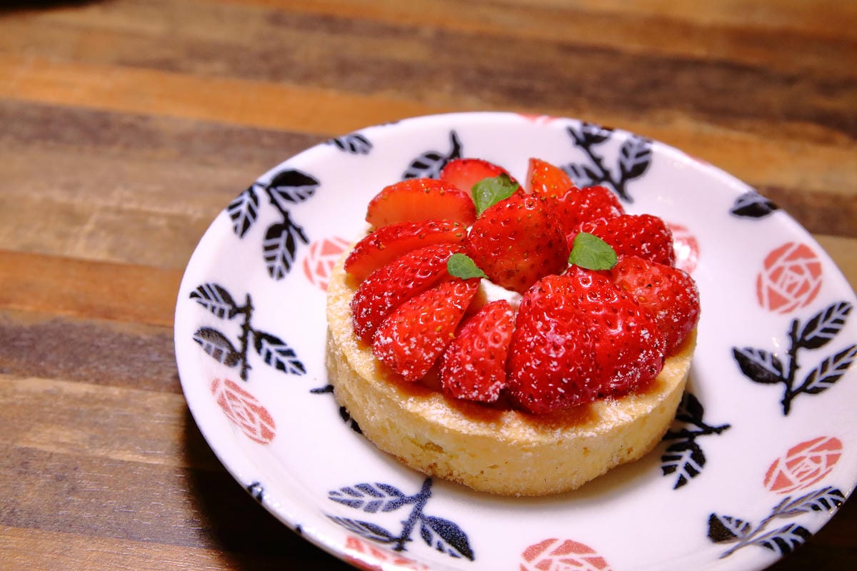 【食。台北】光扉5號～烏雲特色甜點店。Ig打卡新熱點，療癒系手作人氣甜點。窗內一片烏雲快要下雨了…？