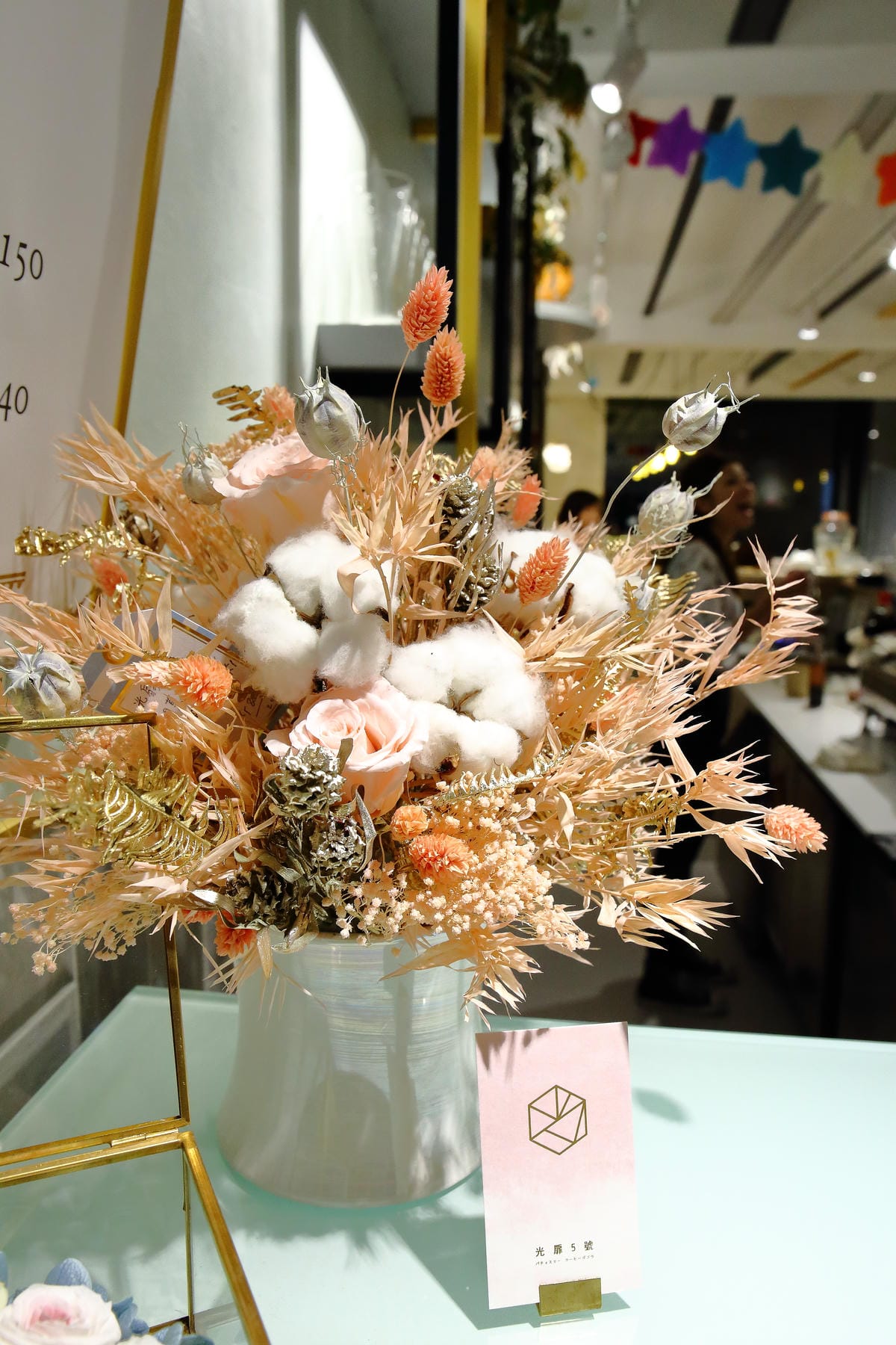 【食。台北】光扉5號～烏雲特色甜點店。Ig打卡新熱點，療癒系手作人氣甜點。窗內一片烏雲快要下雨了…？