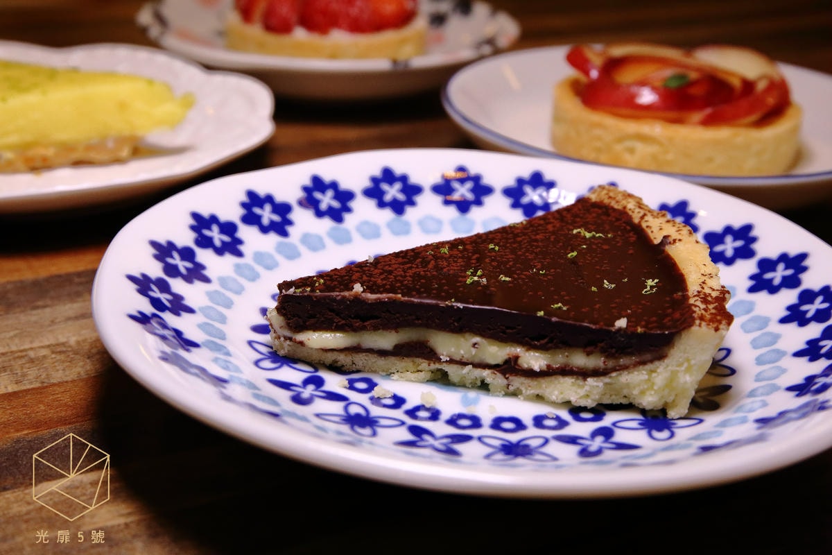【食。台北】光扉5號烏雲特色甜點店。Ig打卡新熱點,療癒系手作人氣甜點。窗內一片烏雲快要下雨了…?