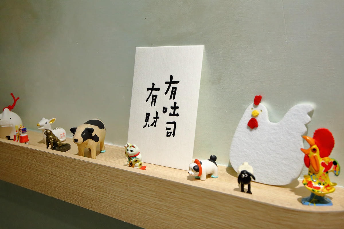 【食。台北】光扉5號烏雲特色甜點店。Ig打卡新熱點,療癒系手作人氣甜點。窗內一片烏雲快要下雨了…?