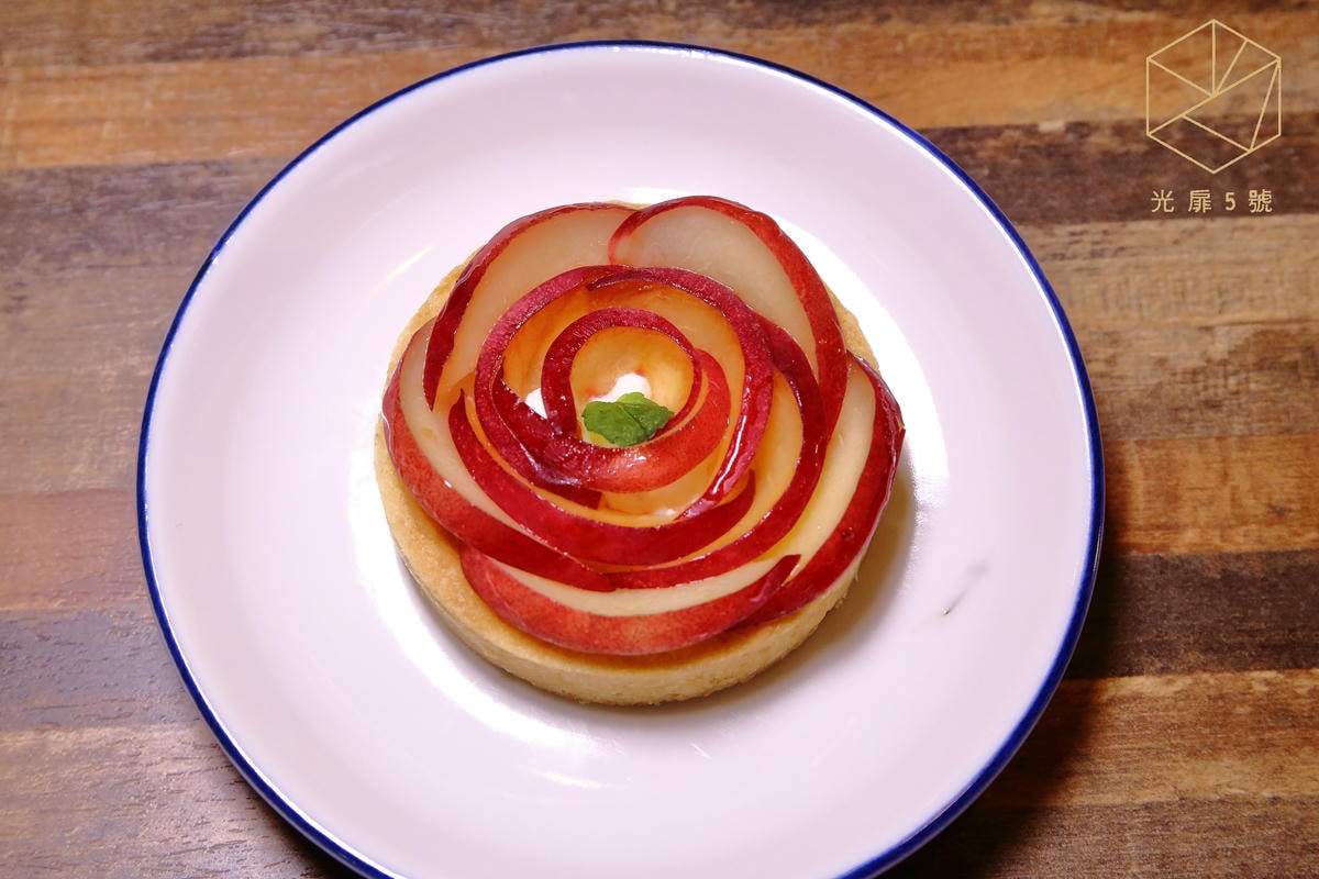 【食。台北】光扉5號烏雲特色甜點店。Ig打卡新熱點,療癒系手作人氣甜點。窗內一片烏雲快要下雨了…?