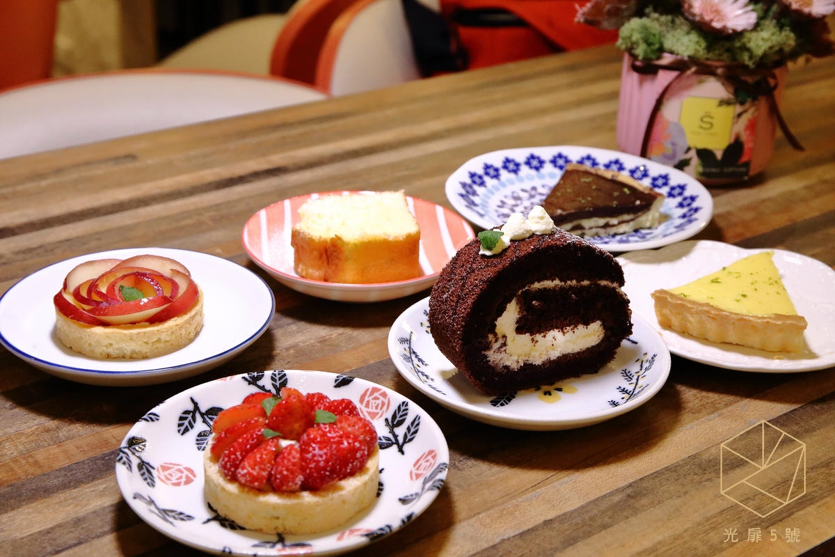 【食。台北】光扉5號烏雲特色甜點店。Ig打卡新熱點,療癒系手作人氣甜點。窗內一片烏雲快要下雨了…?