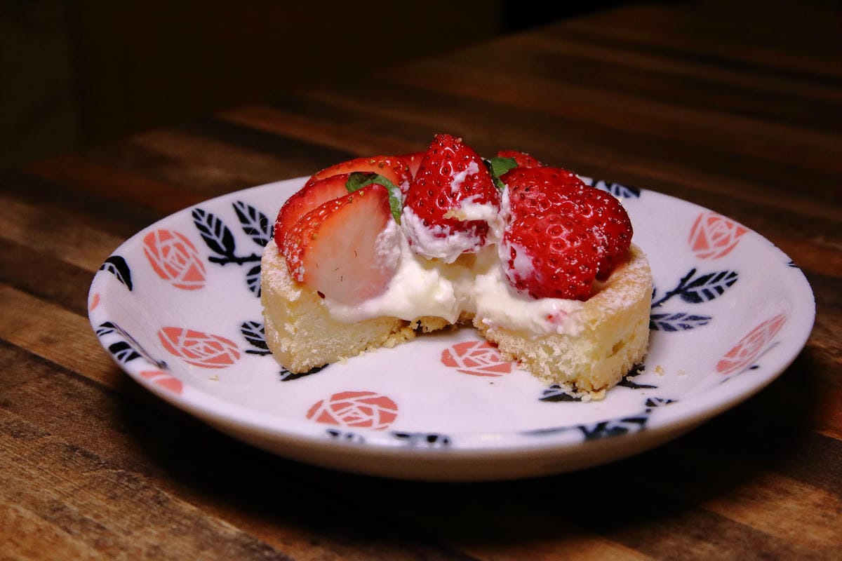 【食。台北】光扉5號～烏雲特色甜點店。Ig打卡新熱點，療癒系手作人氣甜點。窗內一片烏雲快要下雨了…？