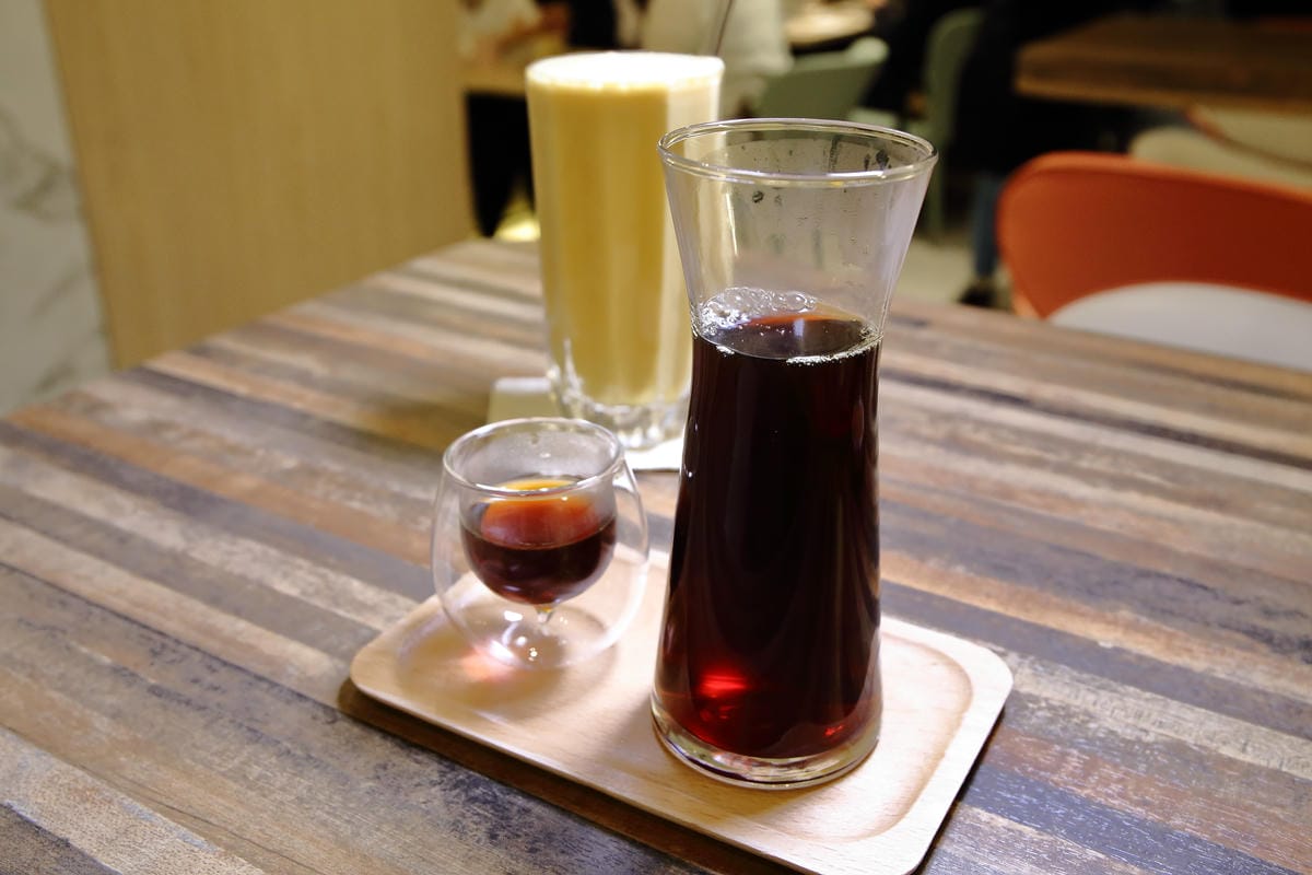 【食。台北】光扉5號～烏雲特色甜點店。Ig打卡新熱點，療癒系手作人氣甜點。窗內一片烏雲快要下雨了…？