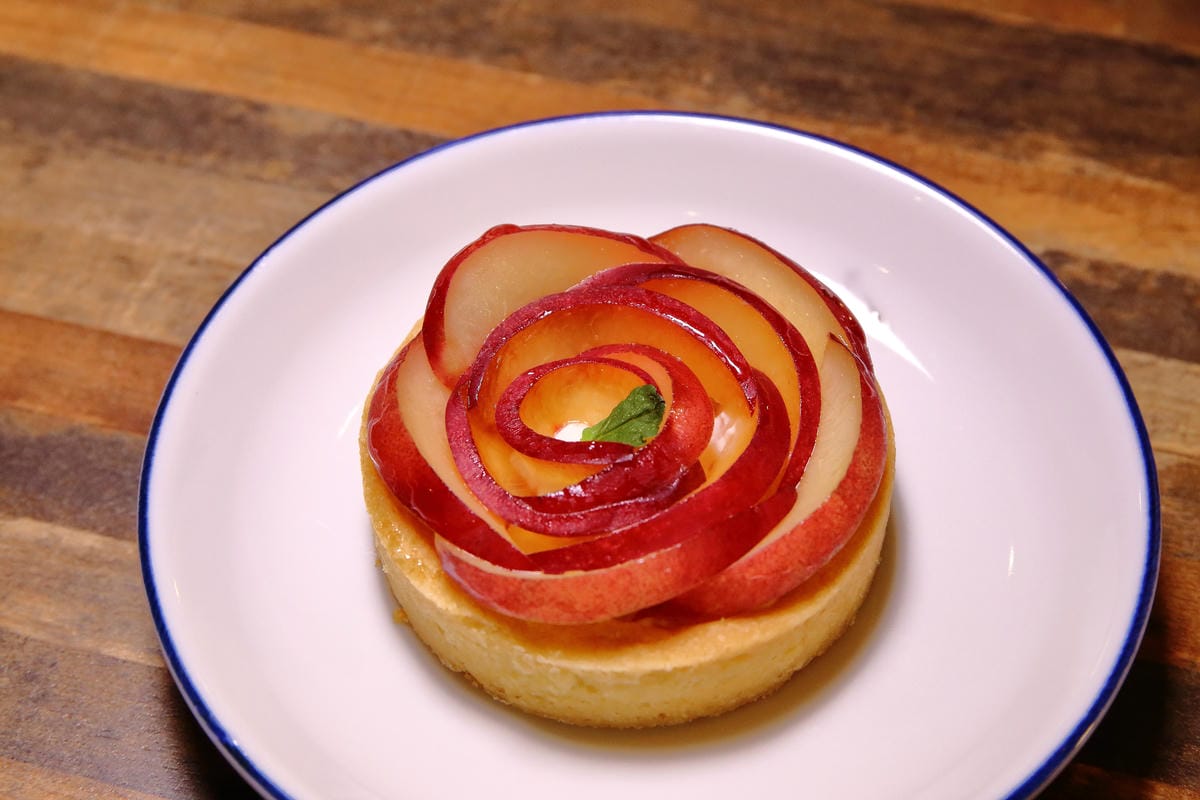 【食。台北】光扉5號～烏雲特色甜點店。Ig打卡新熱點，療癒系手作人氣甜點。窗內一片烏雲快要下雨了…？