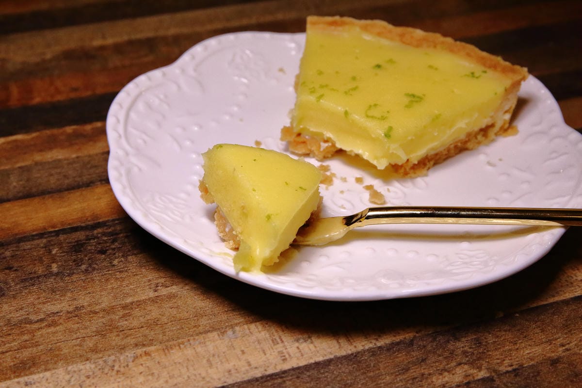 【食。台北】光扉5號～烏雲特色甜點店。Ig打卡新熱點，療癒系手作人氣甜點。窗內一片烏雲快要下雨了…？