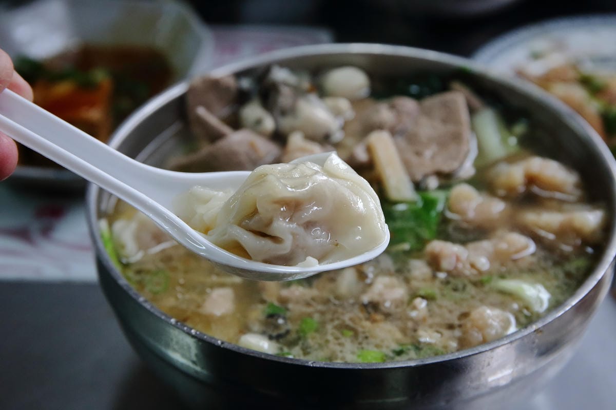 【食。八德】50巷麵店～三十年煮一碗麵，真材實料讓人心動又感動的古早味什錦麵，激推！俗夠大碗！！