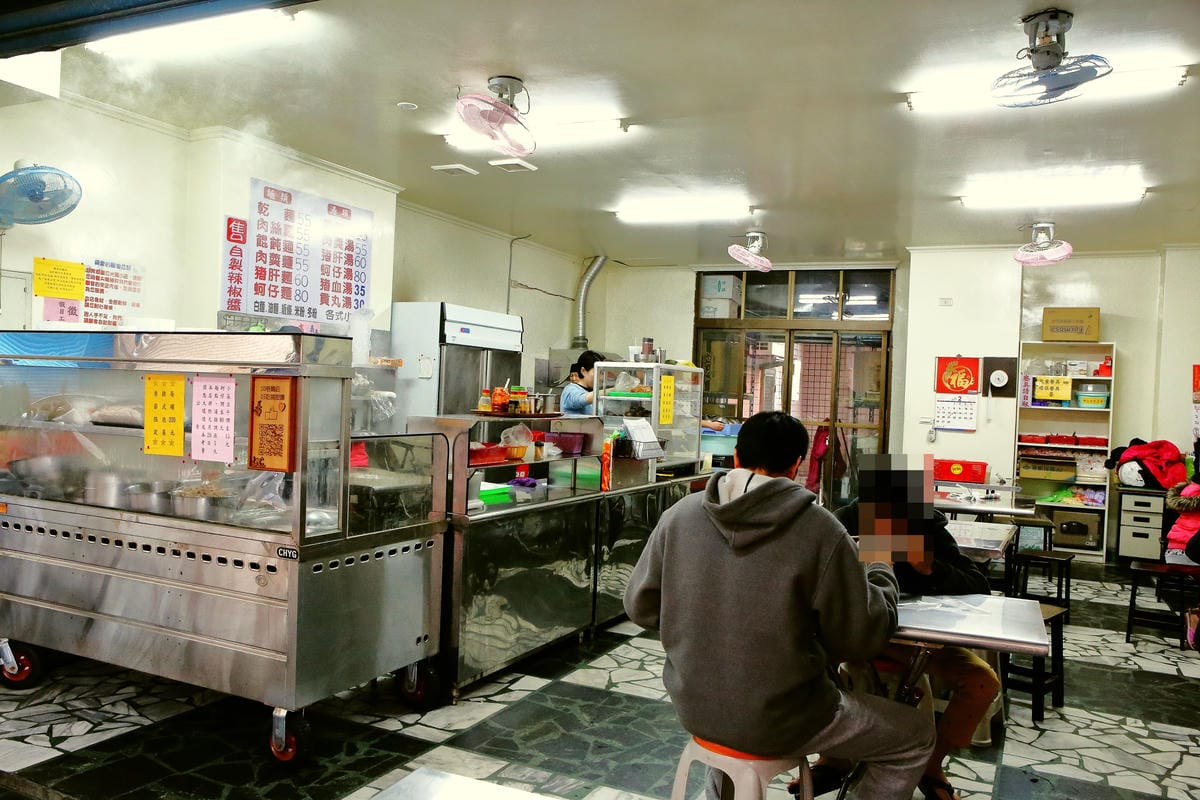 【食。八德】50巷麵店～三十年煮一碗麵，真材實料讓人心動又感動的古早味什錦麵，激推！俗夠大碗！！