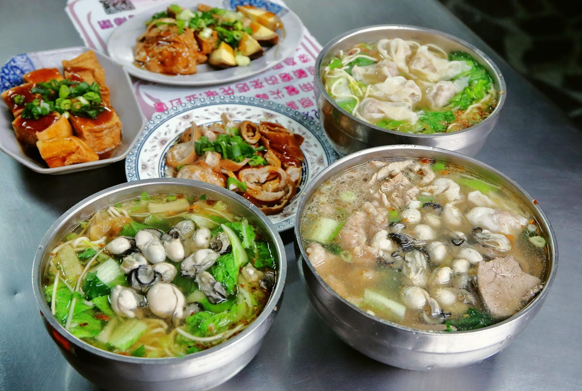 【食。八德】50巷麵店～三十年煮一碗麵，真材實料讓人心動又感動的古早味什錦麵，激推！俗夠大碗！！