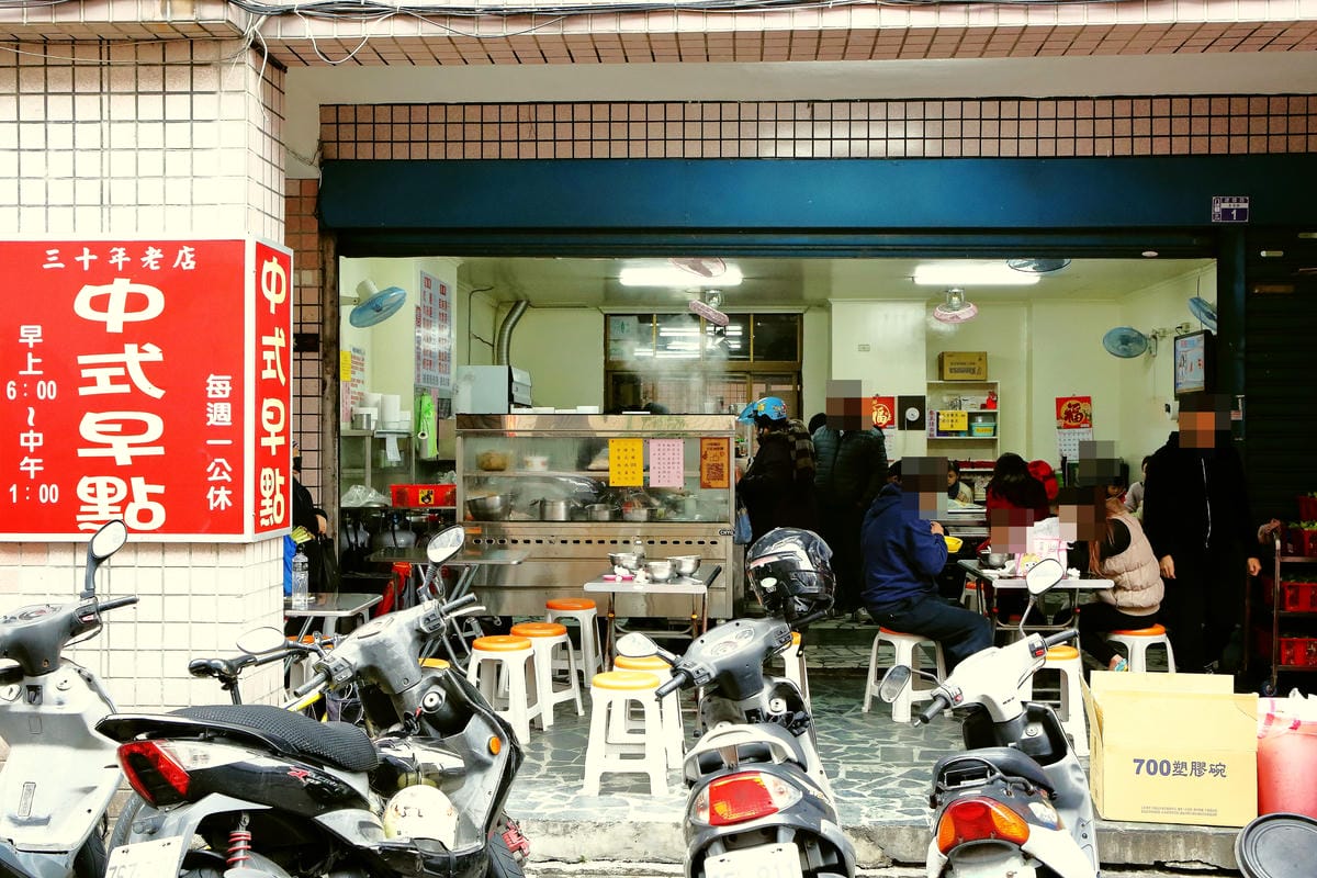 【食。八德】50巷麵店～三十年煮一碗麵，真材實料讓人心動又感動的古早味什錦麵，激推！俗夠大碗！！