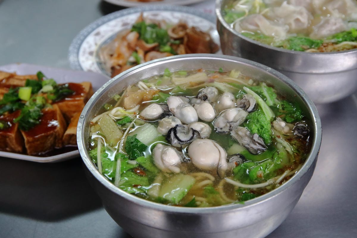 【食。八德】50巷麵店～三十年煮一碗麵，真材實料讓人心動又感動的古早味什錦麵，激推！俗夠大碗！！