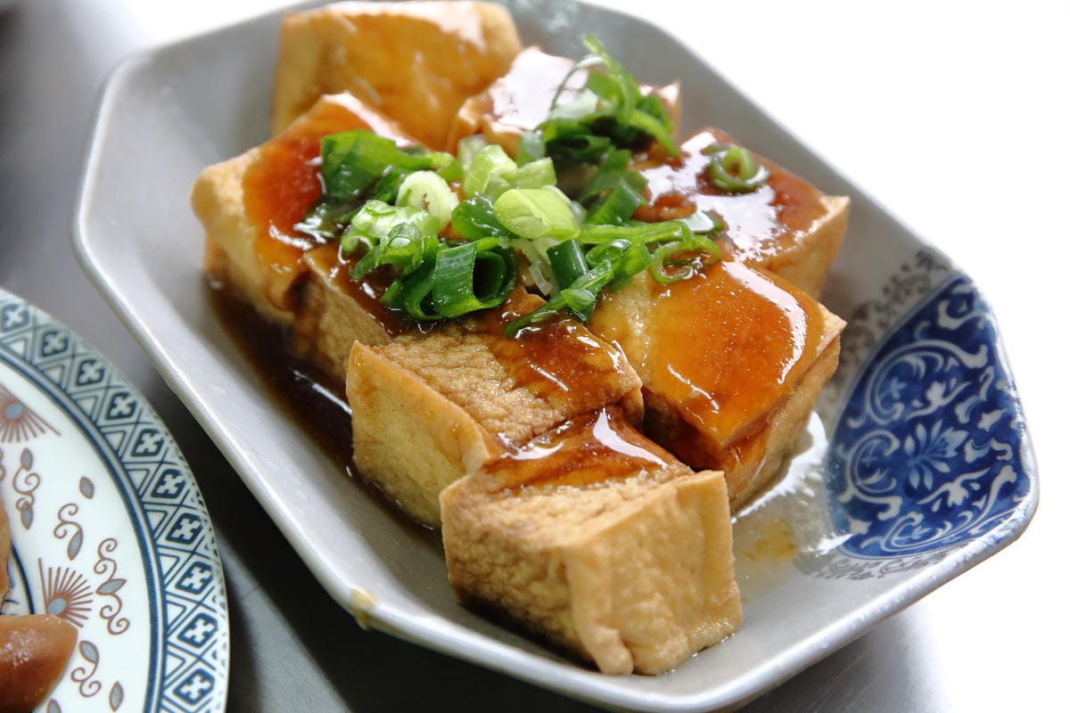 【食。八德】50巷麵店～三十年煮一碗麵，真材實料讓人心動又感動的古早味什錦麵，激推！俗夠大碗！！