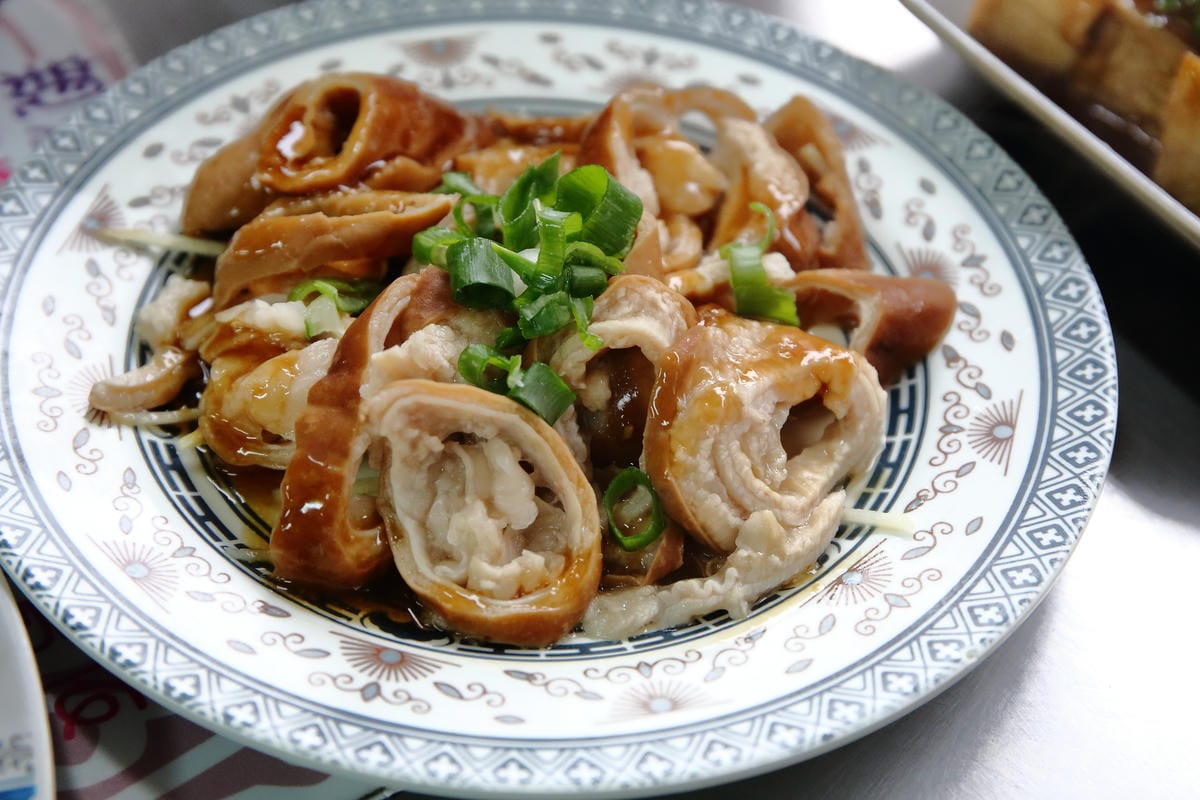 【食。八德】50巷麵店～三十年煮一碗麵，真材實料讓人心動又感動的古早味什錦麵，激推！俗夠大碗！！