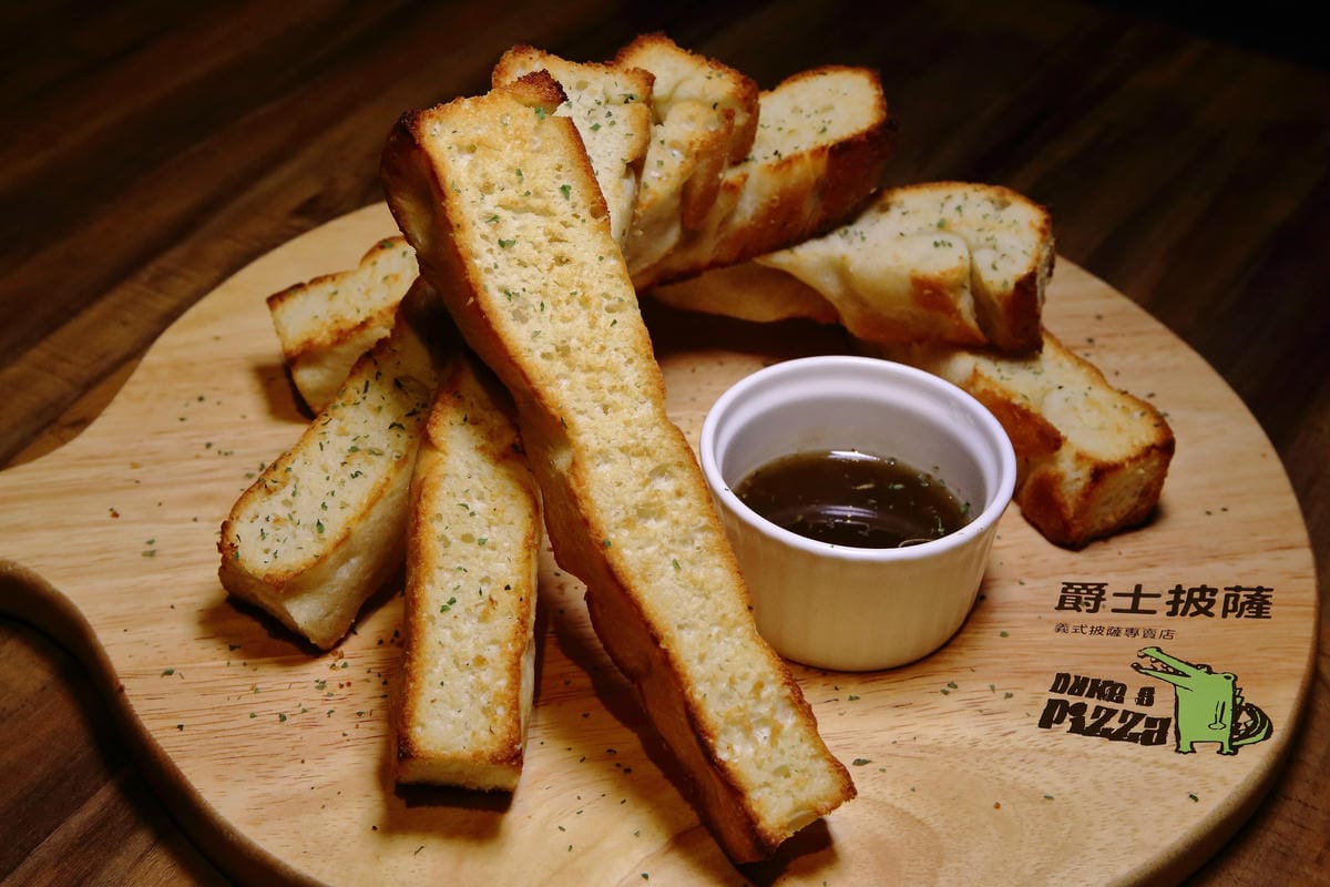 【食。三重】DUKE’S PIZZA頂級義式薄皮披薩～台北橋站美食。披薩控必看！美味披薩這裡吃！正宗義式薄皮披薩百元起口味超多