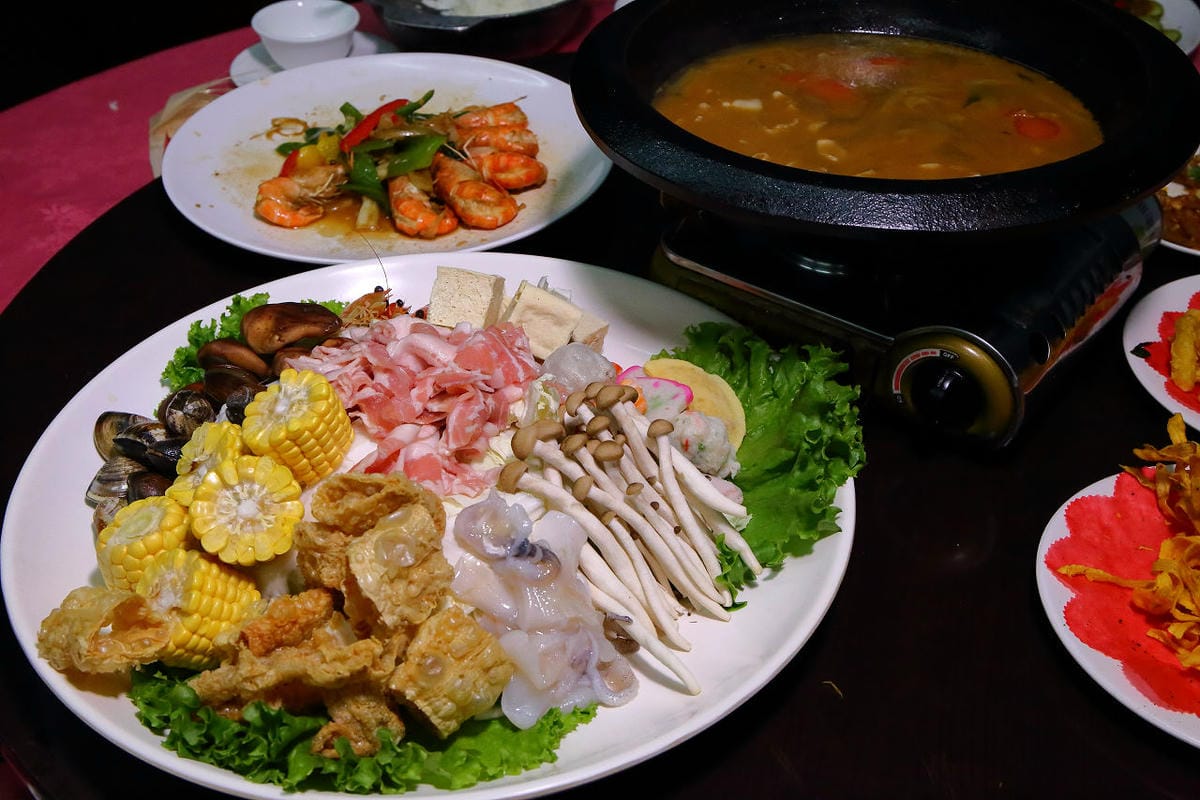 【食。中和】燒惑100生猛活海鮮～中和熱炒。聚餐首選人氣百元熱炒、海鮮、創意菜、團體聚餐，平民價位五星級料理，就是狂！(已歇業)