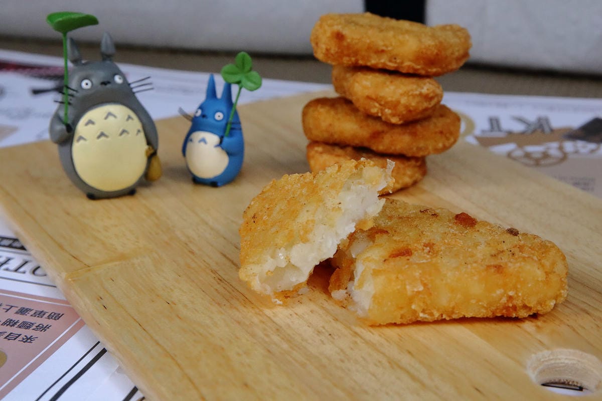 【食。八德】八德湯翅～在地人帶路，噴汁爆漿湯翅！下午時間排隊人潮湧現…薄脆外皮、肉鮮嫩多汁，一個不夠吃？再來一個！(已歇業)