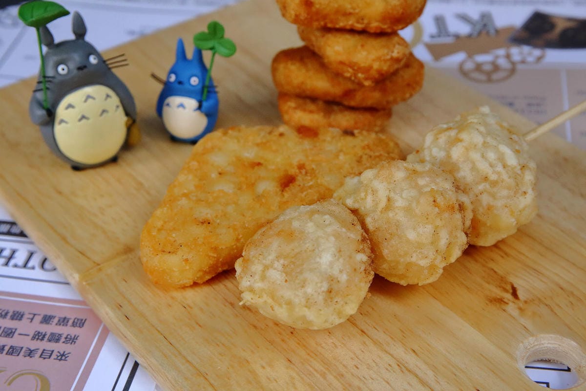 【食。八德】八德湯翅～在地人帶路，噴汁爆漿湯翅！下午時間排隊人潮湧現…薄脆外皮、肉鮮嫩多汁，一個不夠吃？再來一個！(已歇業)