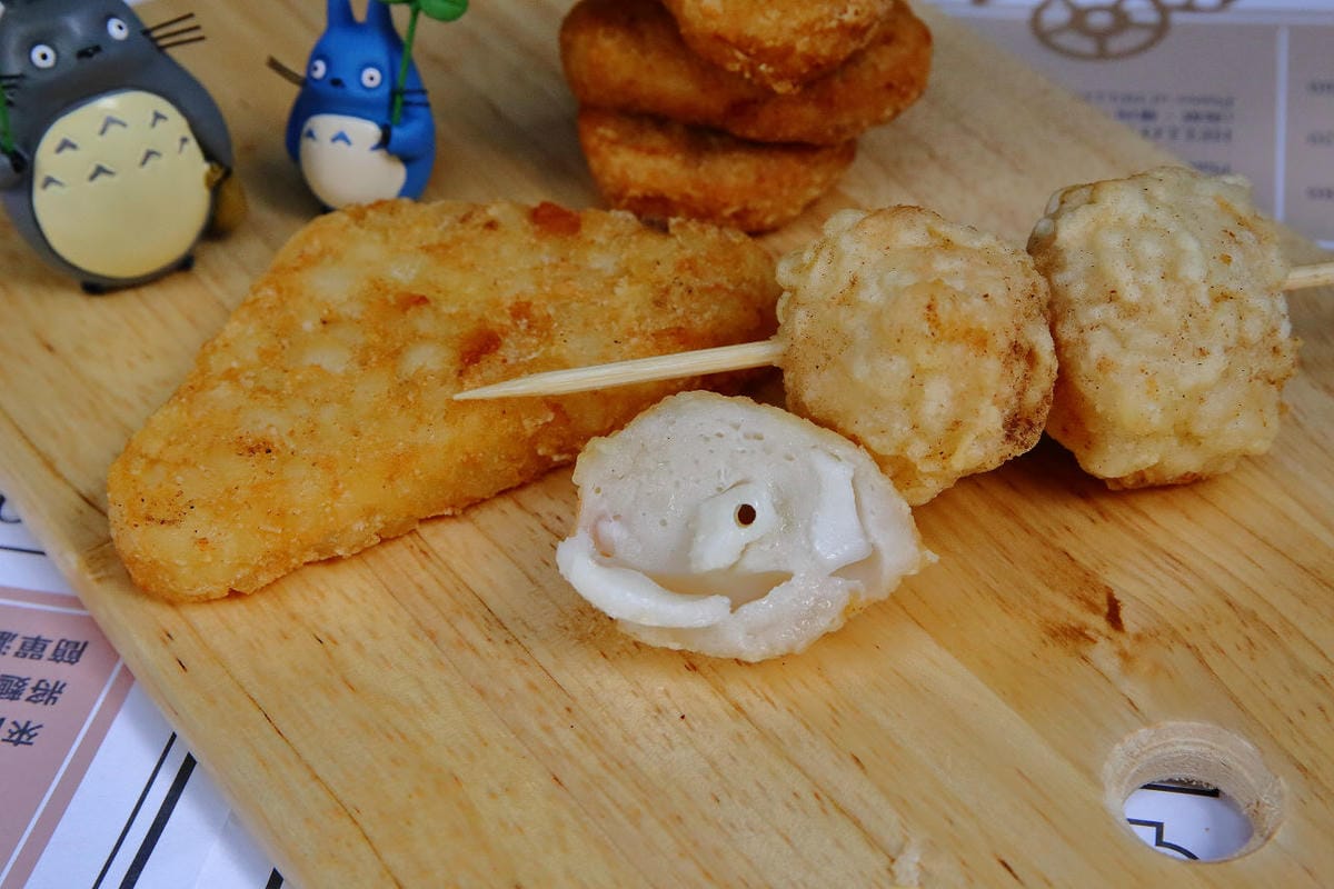 【食。八德】八德湯翅～在地人帶路，噴汁爆漿湯翅！下午時間排隊人潮湧現…薄脆外皮、肉鮮嫩多汁，一個不夠吃？再來一個！(已歇業)