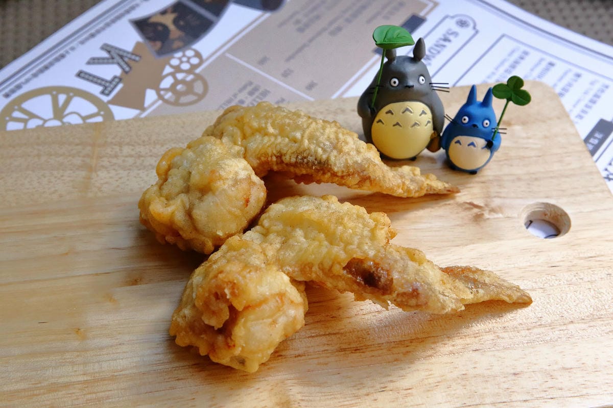 【食。八德】八德湯翅～在地人帶路，噴汁爆漿湯翅！下午時間排隊人潮湧現…薄脆外皮、肉鮮嫩多汁，一個不夠吃？再來一個！(已歇業)