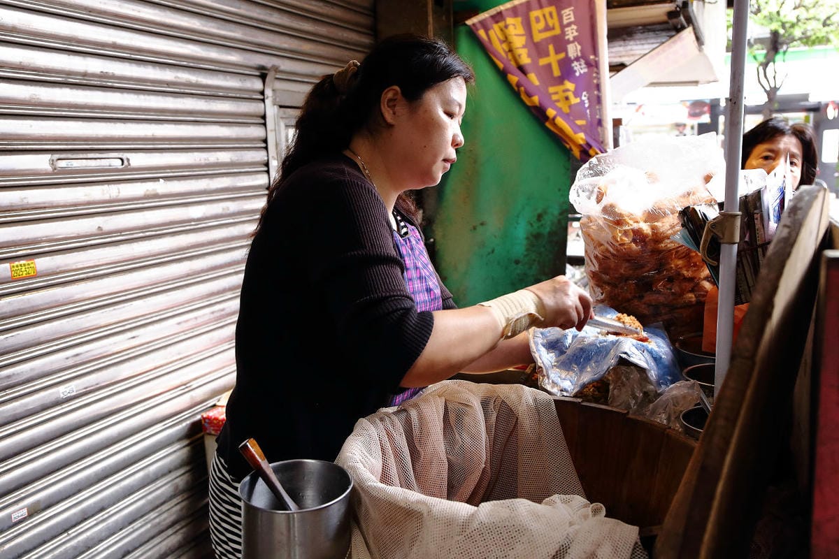 【食。永和】家家飯糰～永和隱藏版早餐美食。紫米飯糰香Q好吃，只要銅板價！(原劉家飯糰)