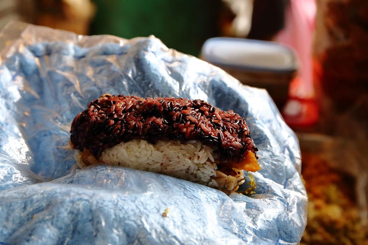 【食。永和】家家飯糰～永和隱藏版早餐美食。紫米飯糰香Q好吃，只要銅板價！(原劉家飯糰)