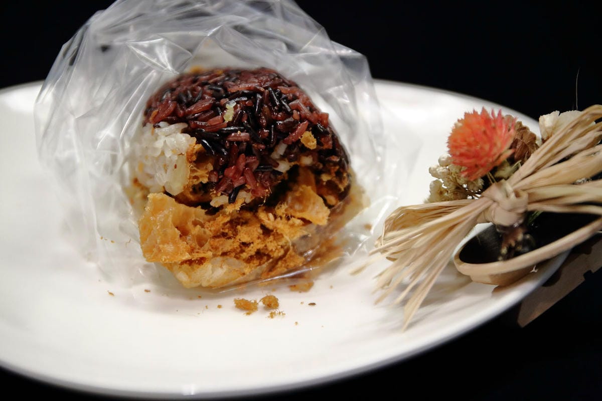 【食。永和】家家飯糰～永和隱藏版早餐美食。紫米飯糰香Q好吃，只要銅板價！(原劉家飯糰)
