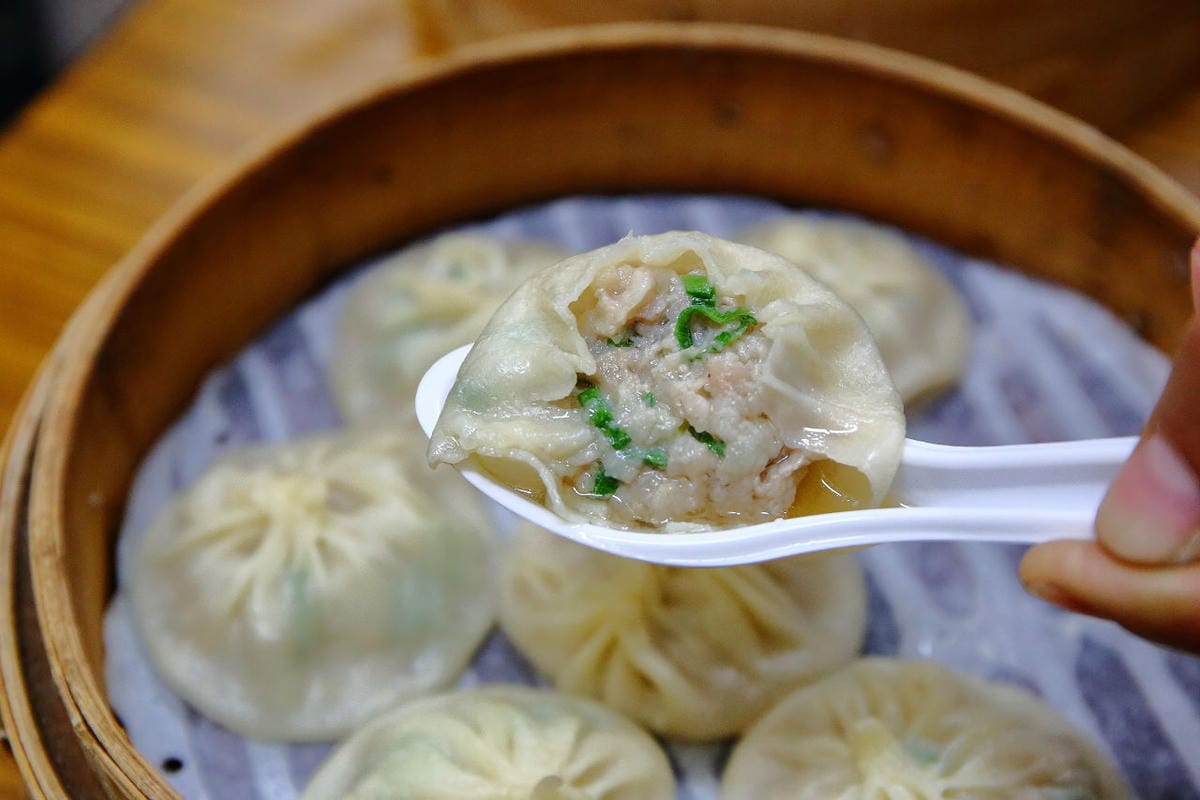 【食。八德】香納多鮮肉湯包～平民版鼎泰豐！八德超人氣爆”湯”小籠包，果然名不虛傳，必嚐美食！