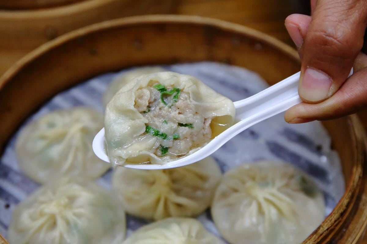 【食。八德】香納多鮮肉湯包～平民版鼎泰豐！八德超人氣爆”湯”小籠包，果然名不虛傳，必嚐美食！