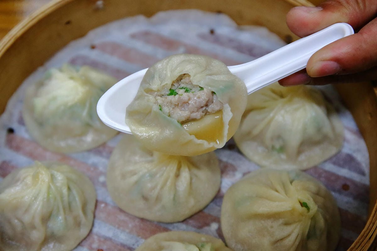 【食。八德】香納多鮮肉湯包～平民版鼎泰豐！八德超人氣爆”湯”小籠包，果然名不虛傳，必嚐美食！