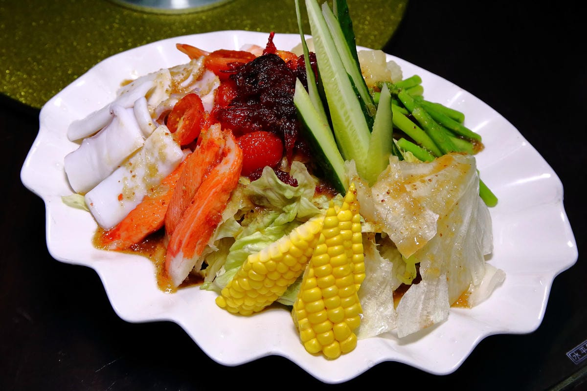 【食。桃園】甕霸王甕仔雞～都市裡驚見會噴汁的甕仔雞！正港放山雞古早味再現！招牌熱炒，道道都是特色！(已歇業)