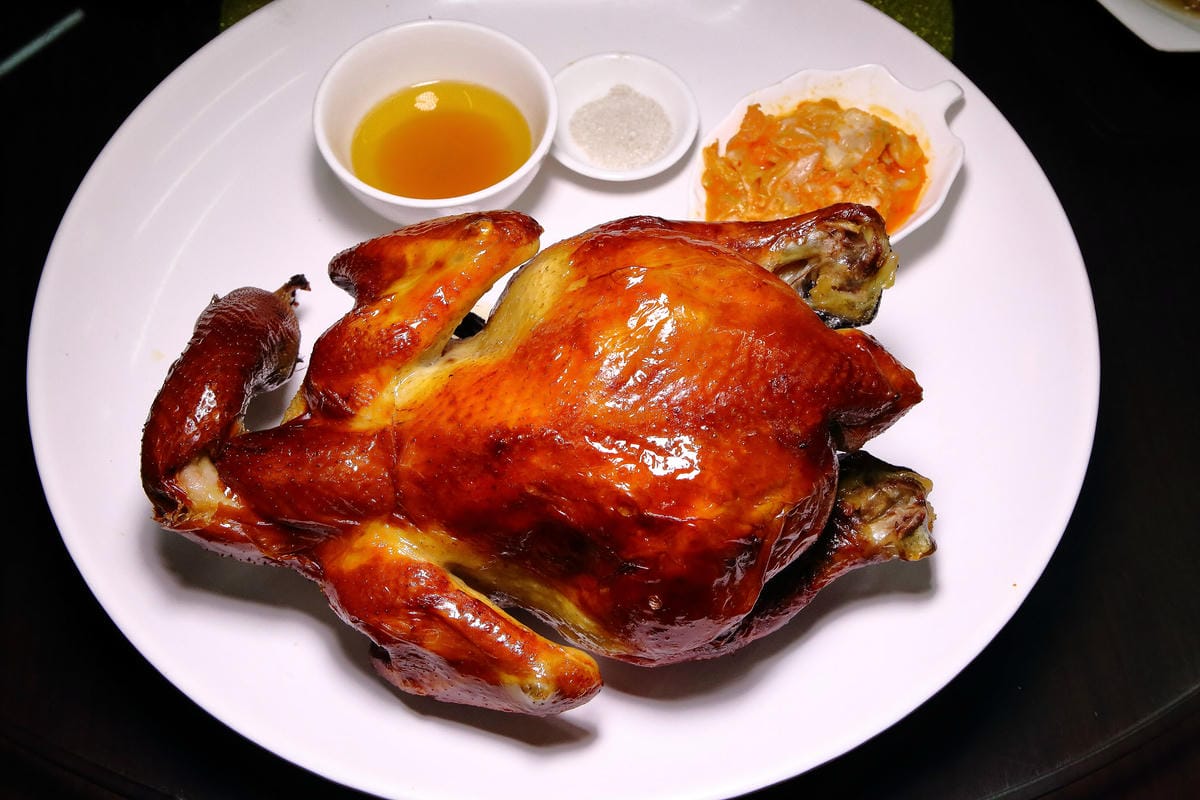 【食。桃園】甕霸王甕仔雞～都市裡驚見會噴汁的甕仔雞！正港放山雞古早味再現！招牌熱炒，道道都是特色！(已歇業)