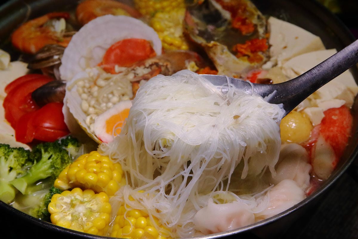 【食。桃園】甕霸王甕仔雞～都市裡驚見會噴汁的甕仔雞！正港放山雞古早味再現！招牌熱炒，道道都是特色！(已歇業)