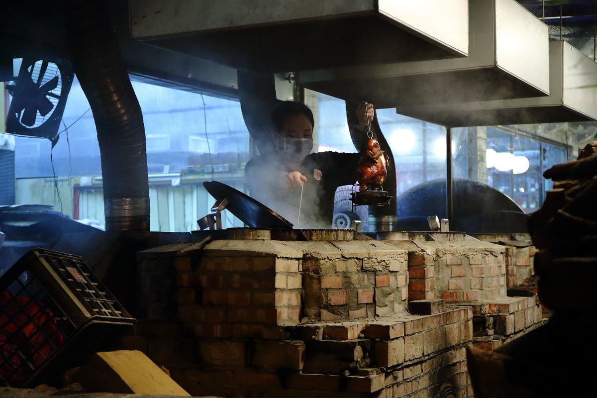 【食。桃園】甕霸王甕仔雞～都市裡驚見會噴汁的甕仔雞！正港放山雞古早味再現！招牌熱炒，道道都是特色！(已歇業)