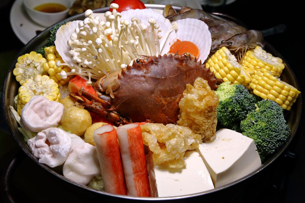 【食。桃園】甕霸王甕仔雞～都市裡驚見會噴汁的甕仔雞！正港放山雞古早味再現！招牌熱炒，道道都是特色！(已歇業)