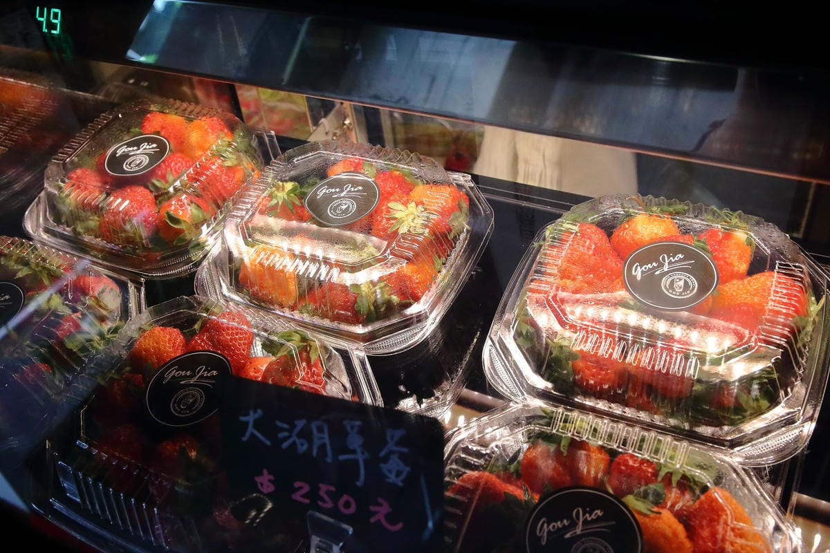 【食。中壢】果家GOU JIA Fruit & Juice～IG超人氣打卡新熱點！粉系少女控別錯過！趁草莓季真正結束前，喝一杯可愛粉嫩的健康果昔，初戀般的酸甜滋味！(已歇業)