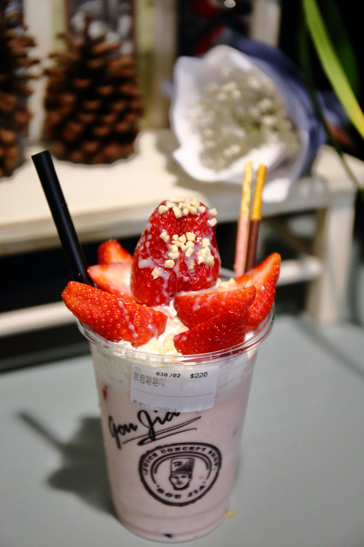 【食。中壢】果家GOU JIA Fruit & Juice～IG超人氣打卡新熱點！粉系少女控別錯過！趁草莓季真正結束前，喝一杯可愛粉嫩的健康果昔，初戀般的酸甜滋味！(已歇業)