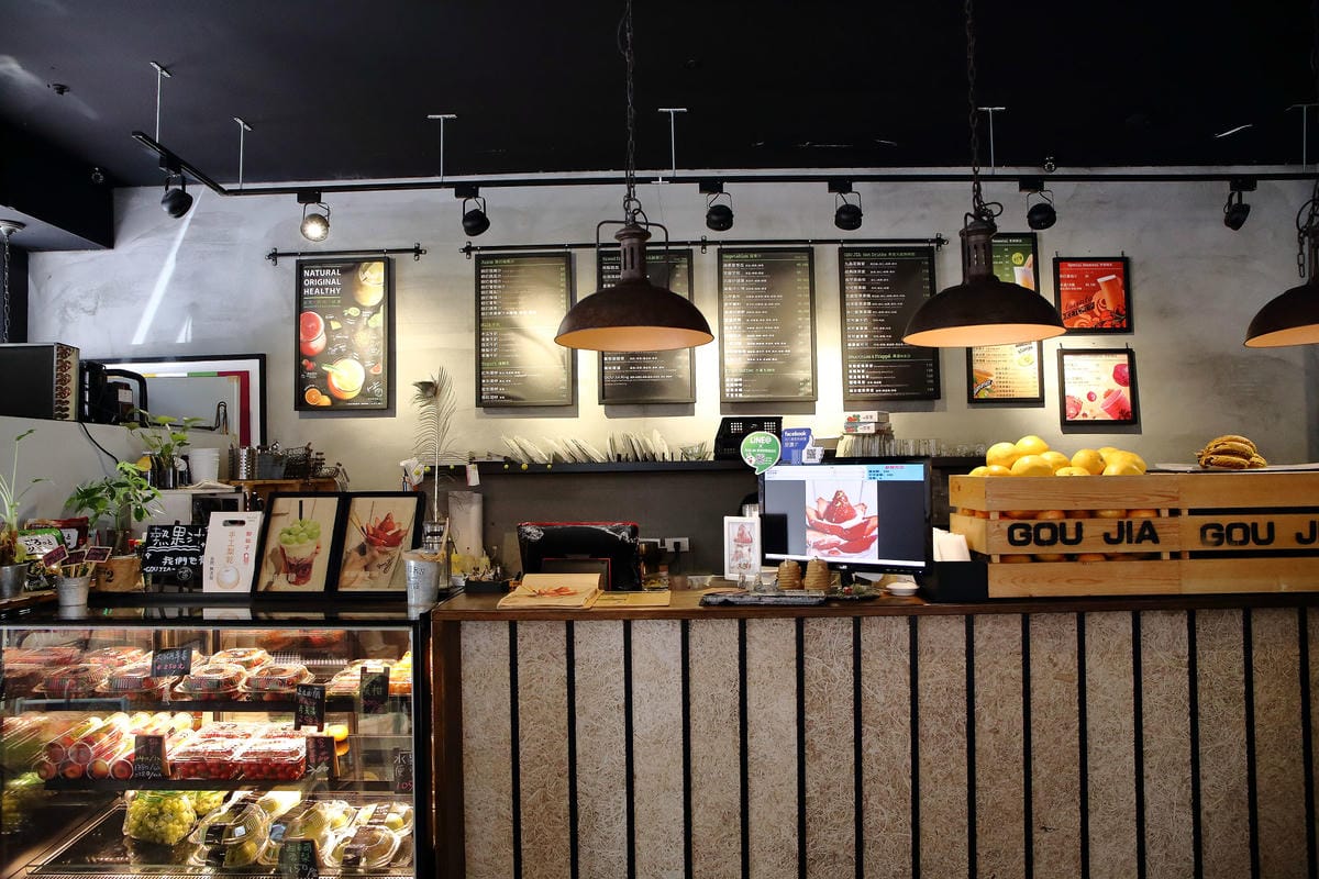 【食。中壢】果家GOU JIA Fruit & Juice～IG超人氣打卡新熱點！粉系少女控別錯過！趁草莓季真正結束前，喝一杯可愛粉嫩的健康果昔，初戀般的酸甜滋味！(已歇業)