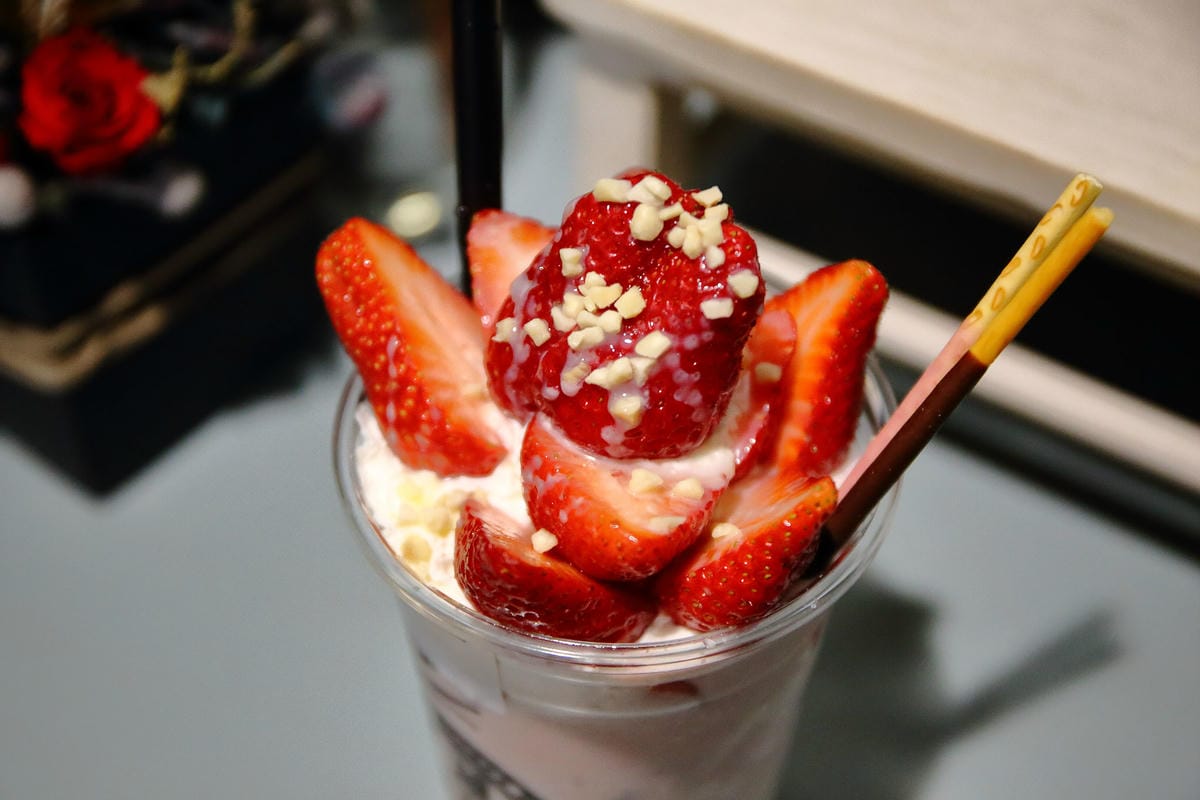 【食。中壢】果家GOU JIA Fruit & Juice～IG超人氣打卡新熱點！粉系少女控別錯過！趁草莓季真正結束前，喝一杯可愛粉嫩的健康果昔，初戀般的酸甜滋味！(已歇業)