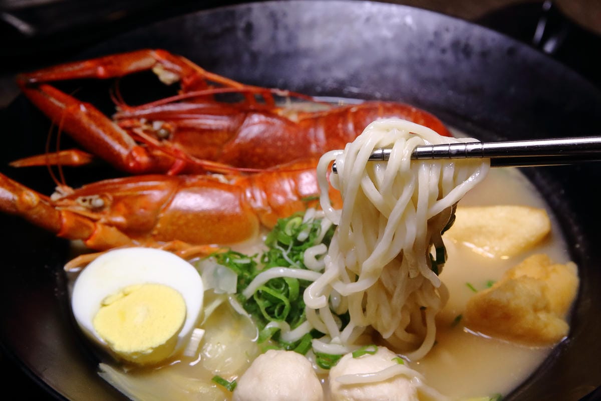 【食。中壢】釜山拉麵～地表最強無敵拉麵！霸氣龍蝦拉麵，94狂！傳說中比臉還大的豬肋排拉麵，每日限量沒吃到你會後悔…(已歇業)