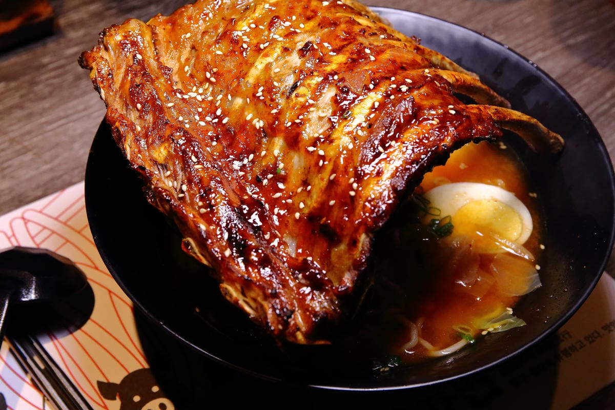 【食。中壢】釜山拉麵～地表最強無敵拉麵！霸氣龍蝦拉麵，94狂！傳說中比臉還大的豬肋排拉麵，每日限量沒吃到你會後悔…(已歇業)