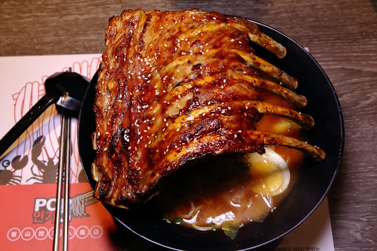 【食。中壢】釜山拉麵～地表最強無敵拉麵！霸氣龍蝦拉麵，94狂！傳說中比臉還大的豬肋排拉麵，每日限量沒吃到你會後悔…(已歇業)