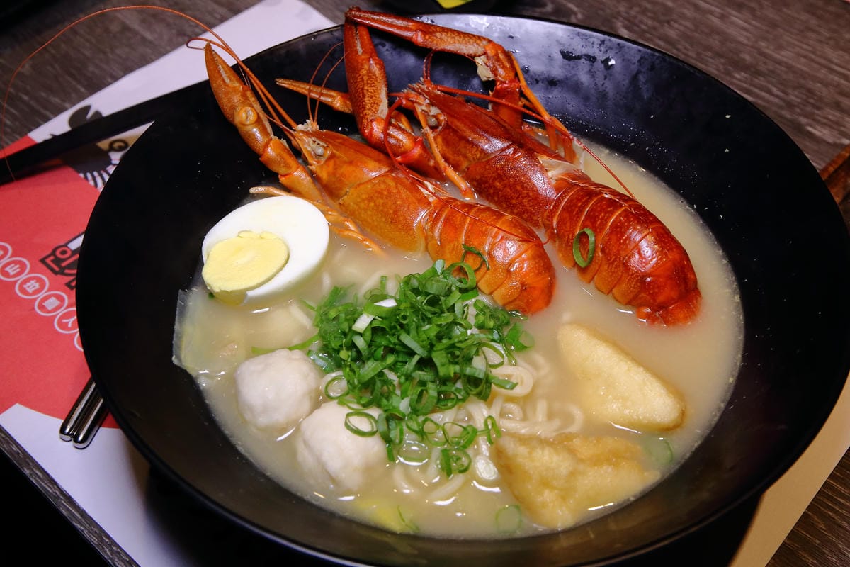 【食。中壢】釜山拉麵～地表最強無敵拉麵！霸氣龍蝦拉麵，94狂！傳說中比臉還大的豬肋排拉麵，每日限量沒吃到你會後悔…(已歇業)